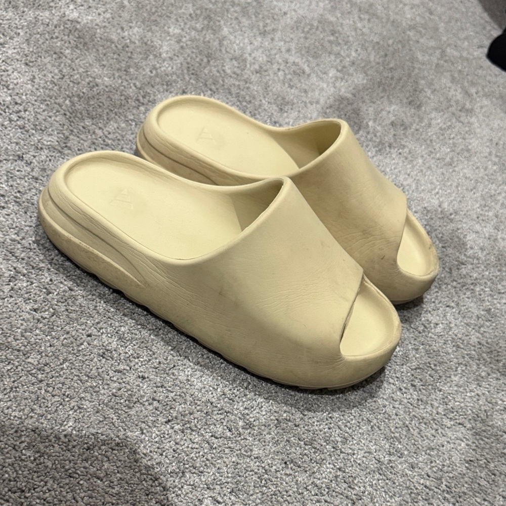 adidas Cream Slide Sandals - Picture 4 of 4